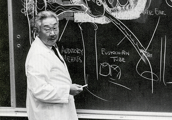 Edward Hashimoto, MD teaches a lecture