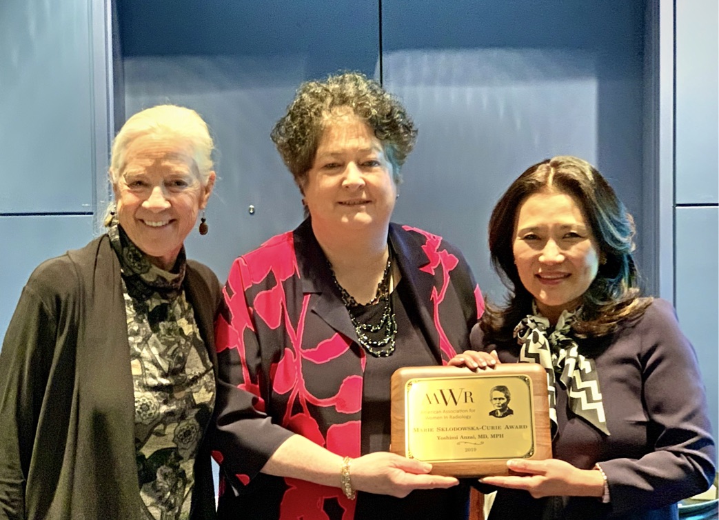 Yoshimi Anzai, MD, MPH, receiving Marie Curie Award