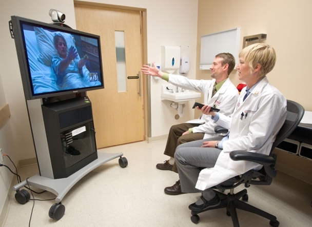 Doctors doing virtual consultation