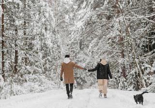 12-couple-walking-snow.jpg